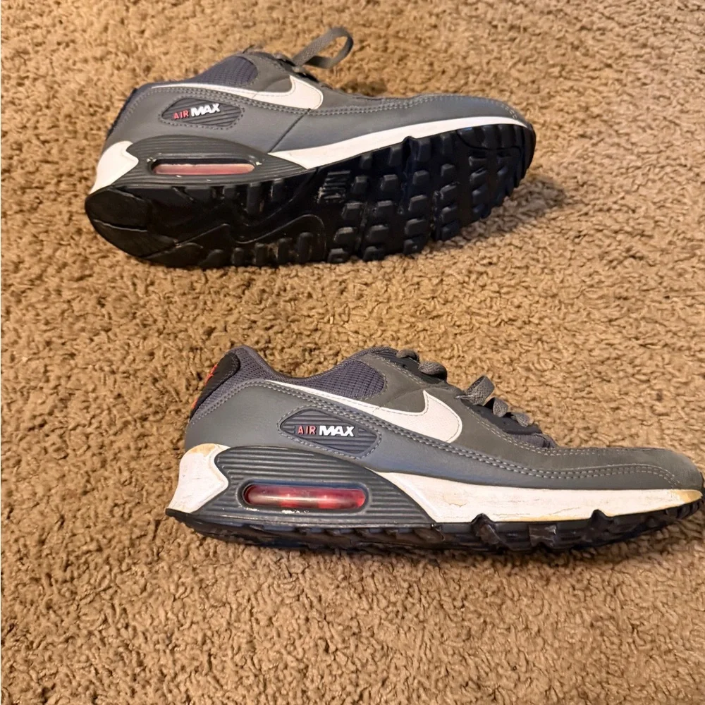 Mens size 8.5 Nike Air Max Men's Dark Gray and White Sneakers - Picture 3 of 4